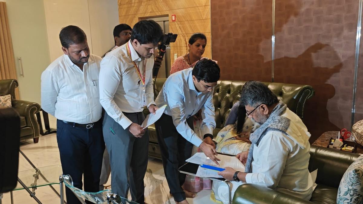 Karnataka CM D.K. Shivakumar said the SIR exercise provides an opportunity for voters to correct their names and update photographs in the electoral rolls.